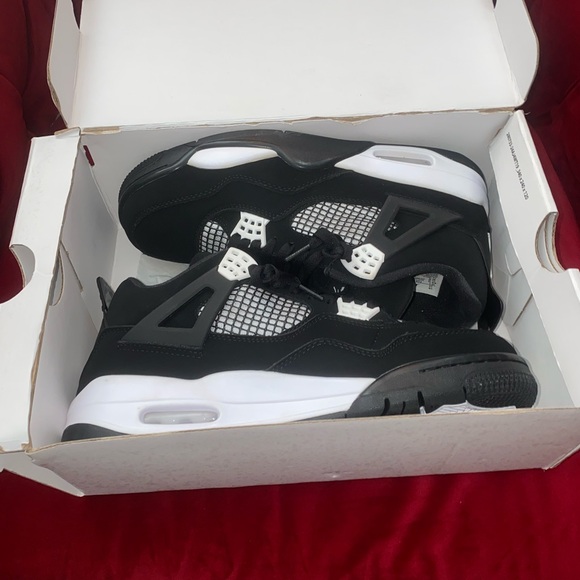 Air Jordan 4 White Thunder